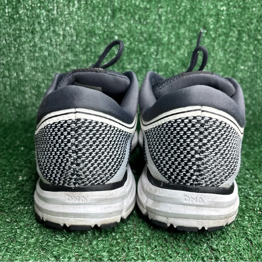 Brooks Mens Revel 1102601D155 White Black Running Shoes Sneaker Oreo Size 11.5 D